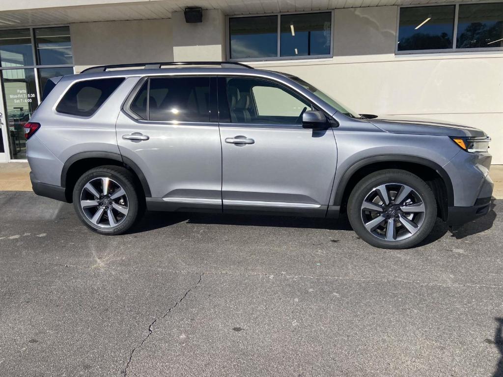 new 2025 Honda Pilot car, priced at $46,338