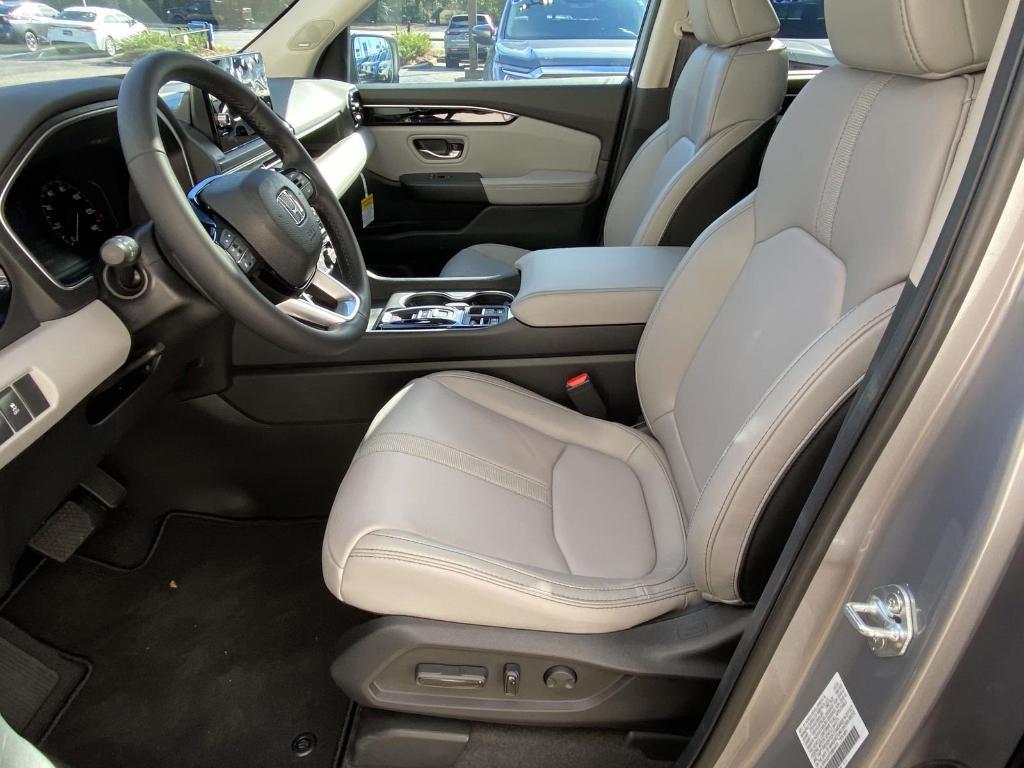 new 2025 Honda Pilot car, priced at $46,338