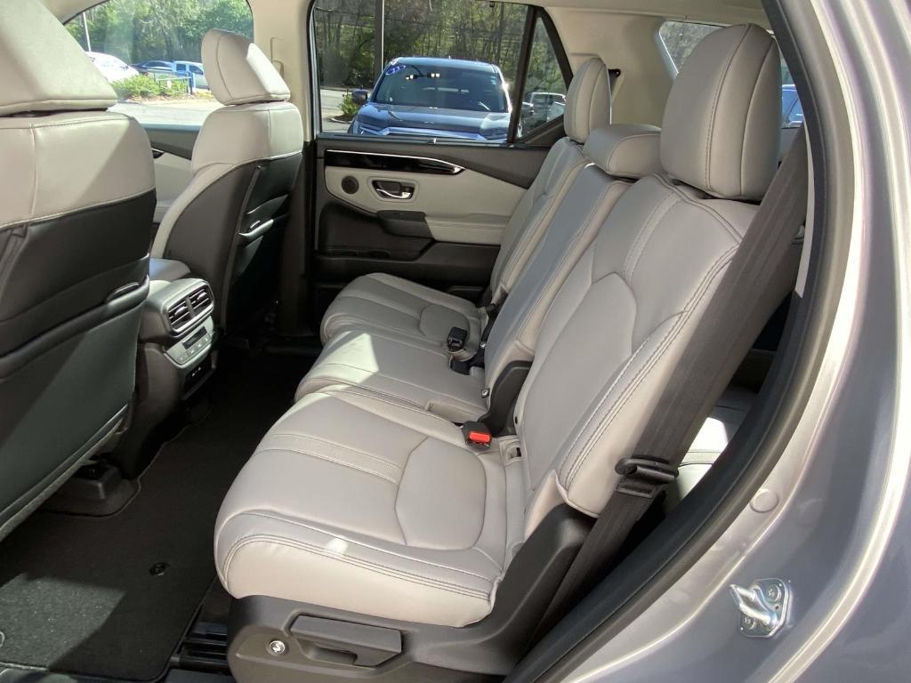 new 2025 Honda Pilot car, priced at $46,338