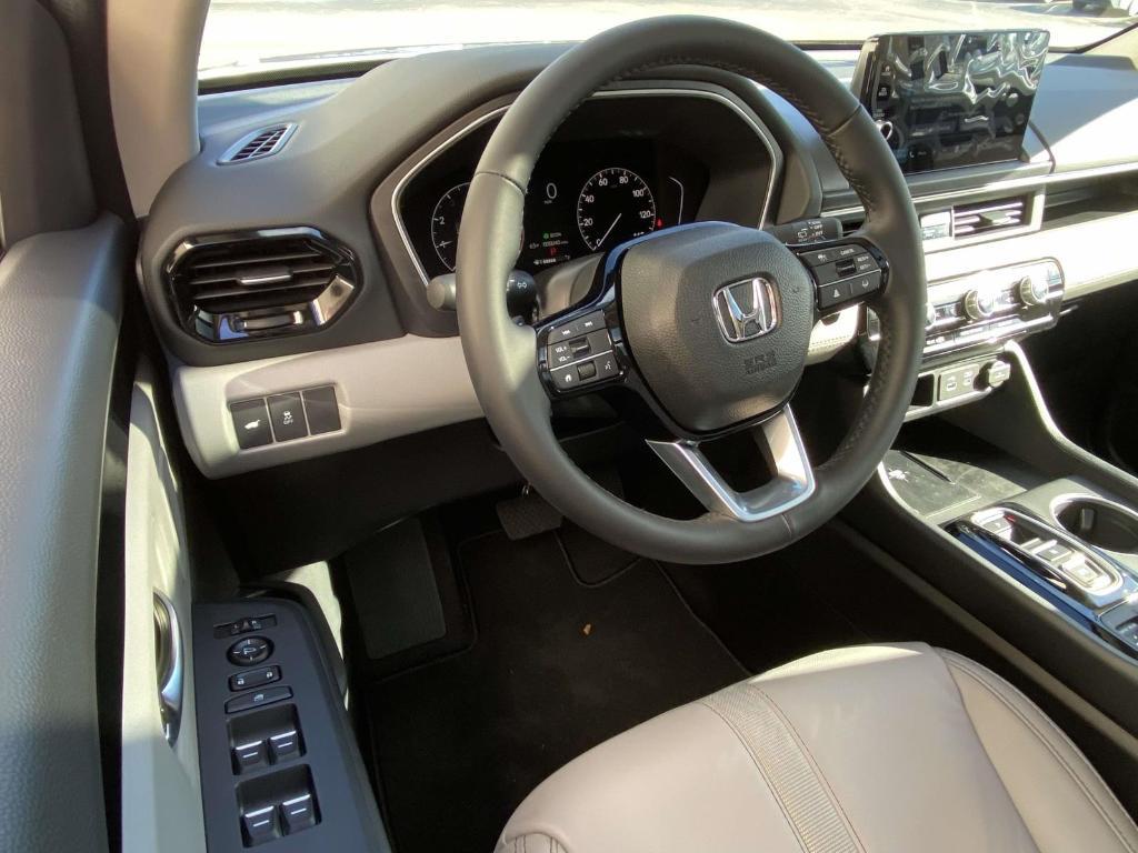 new 2025 Honda Pilot car, priced at $46,338