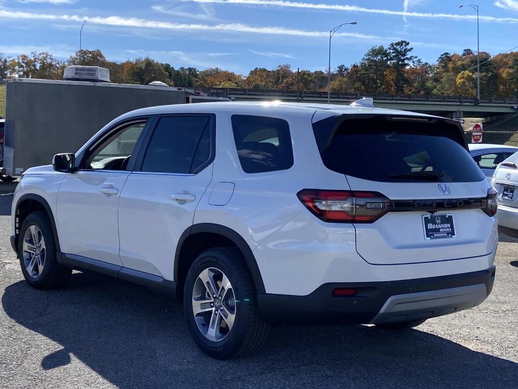 new 2025 Honda Pilot car, priced at $43,275