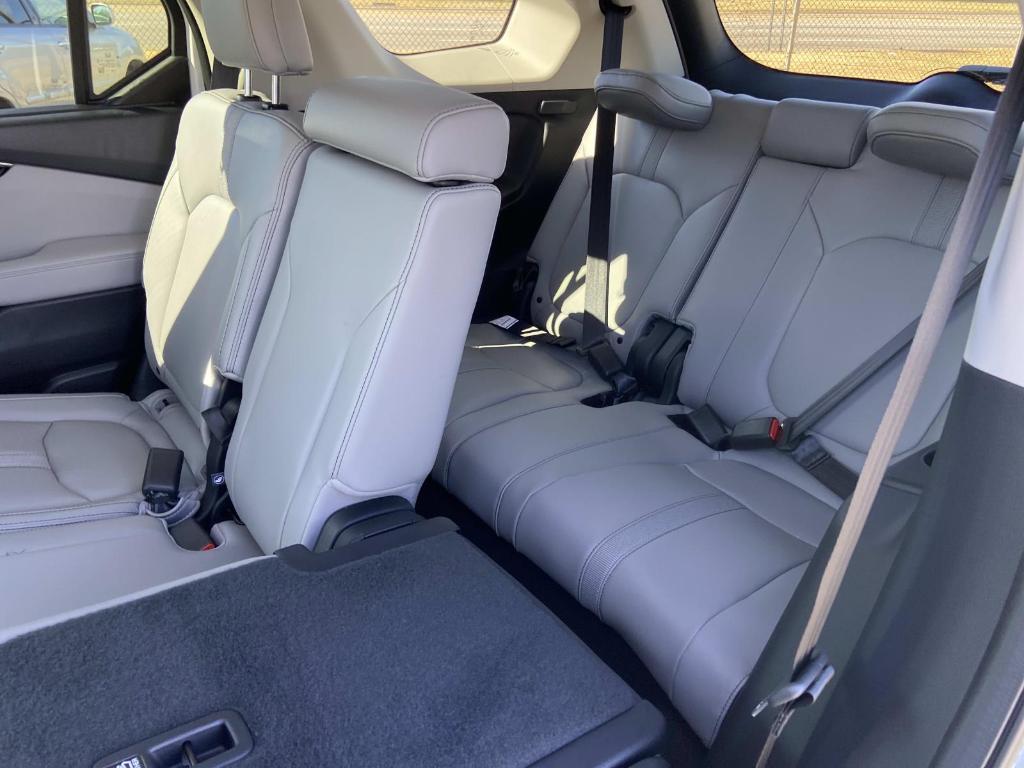 new 2025 Honda Pilot car, priced at $43,275