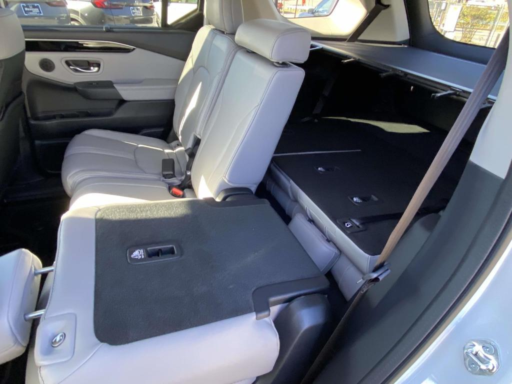 new 2025 Honda Pilot car, priced at $45,242