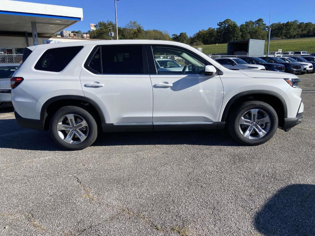 new 2025 Honda Pilot car, priced at $45,242