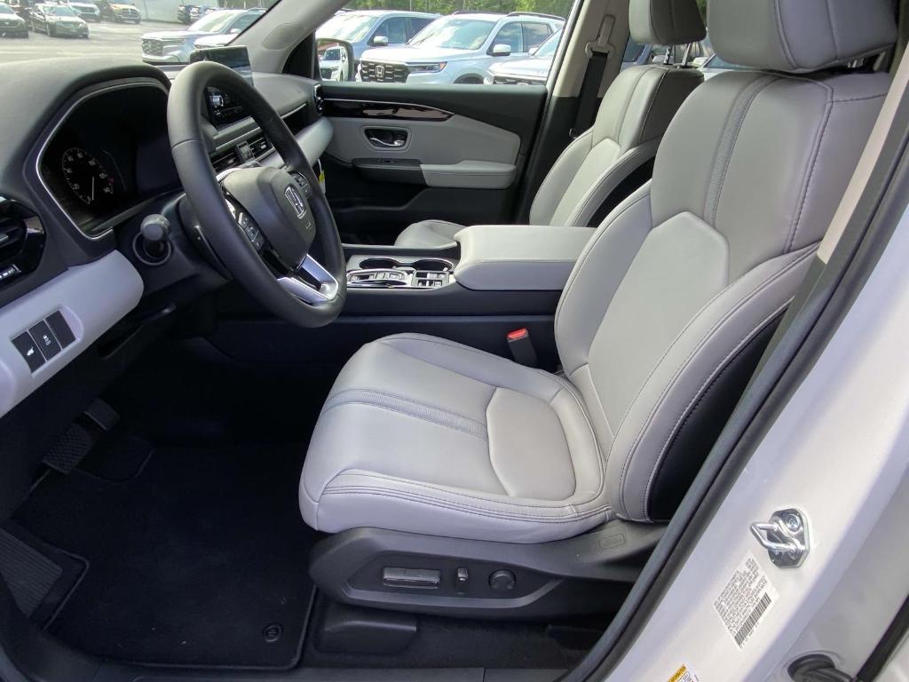 new 2025 Honda Pilot car