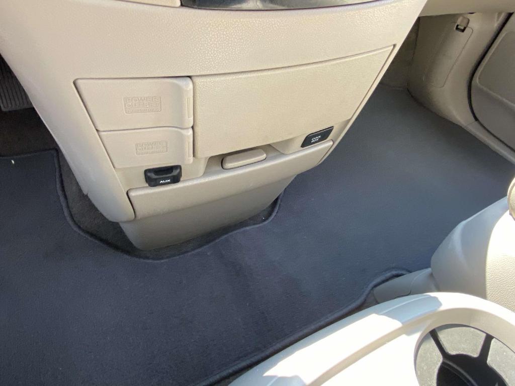 used 2013 Honda Odyssey car, priced at $6,000