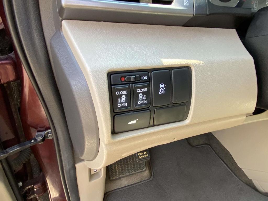 used 2013 Honda Odyssey car, priced at $6,000