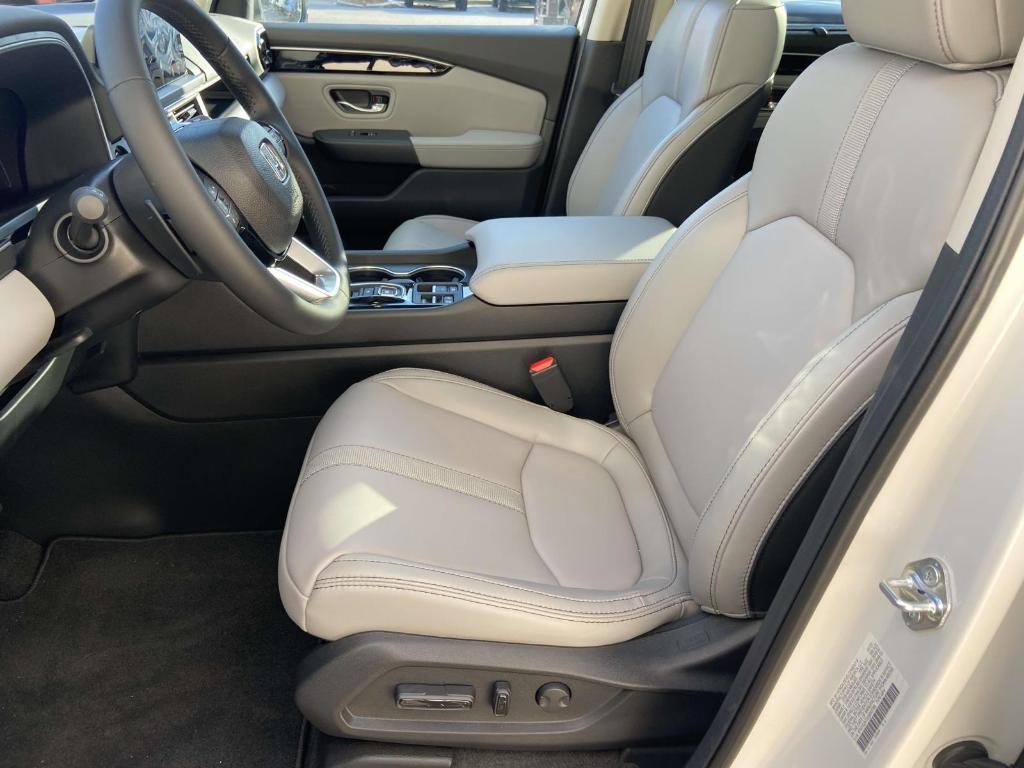 new 2025 Honda Pilot car, priced at $46,764