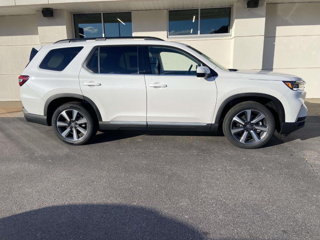 new 2025 Honda Pilot car, priced at $46,764