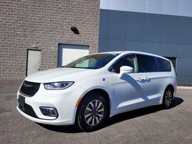 used 2022 Chrysler Pacifica Hybrid car, priced at $25,389