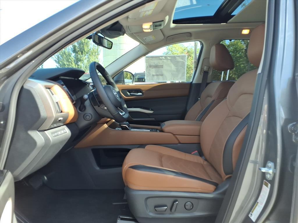 new 2025 Nissan Pathfinder car, priced at $44,867
