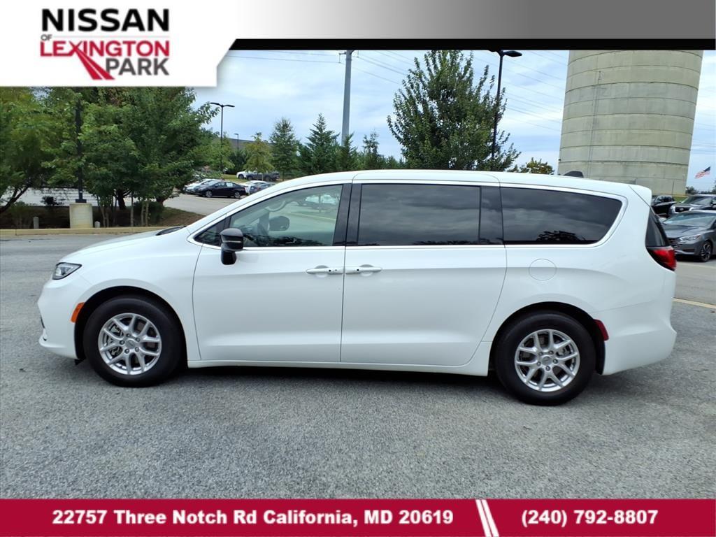 used 2024 Chrysler Pacifica car, priced at $32,778