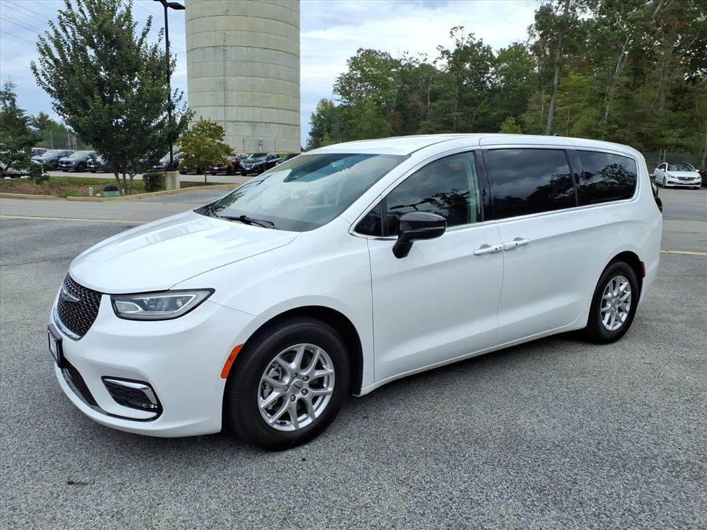 used 2024 Chrysler Pacifica car, priced at $32,778