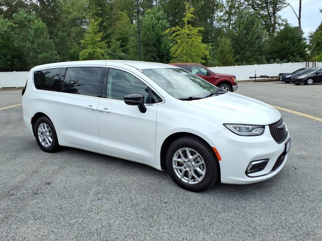used 2024 Chrysler Pacifica car, priced at $32,778