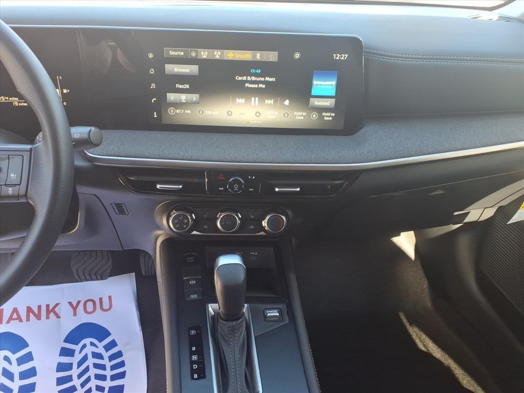 new 2025 Nissan Kicks car, priced at $25,650