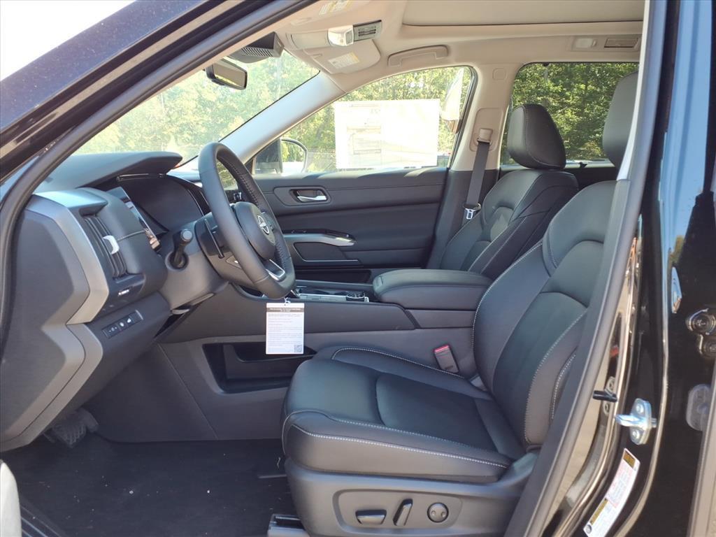new 2025 Nissan Pathfinder car, priced at $40,553