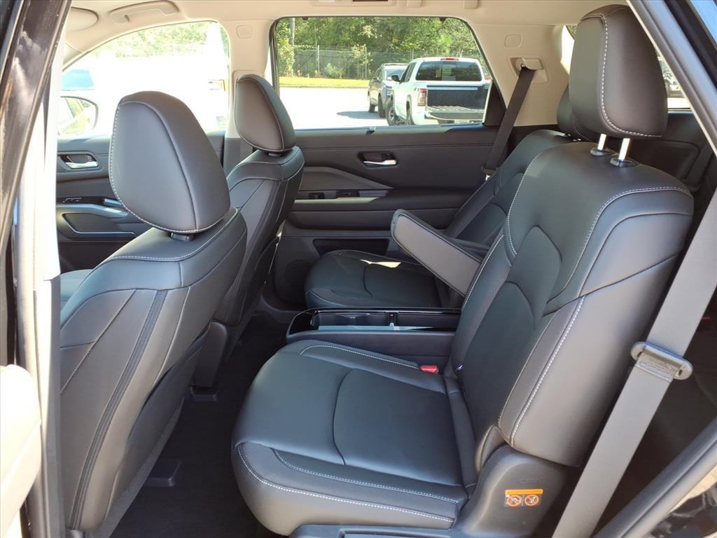 new 2025 Nissan Pathfinder car, priced at $40,553