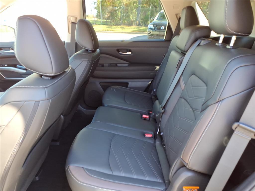 new 2025 Nissan Pathfinder car, priced at $44,622
