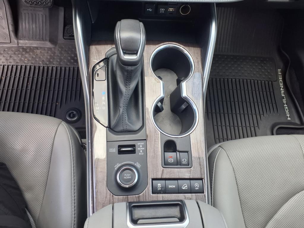 used 2020 Toyota Highlander car, priced at $34,688