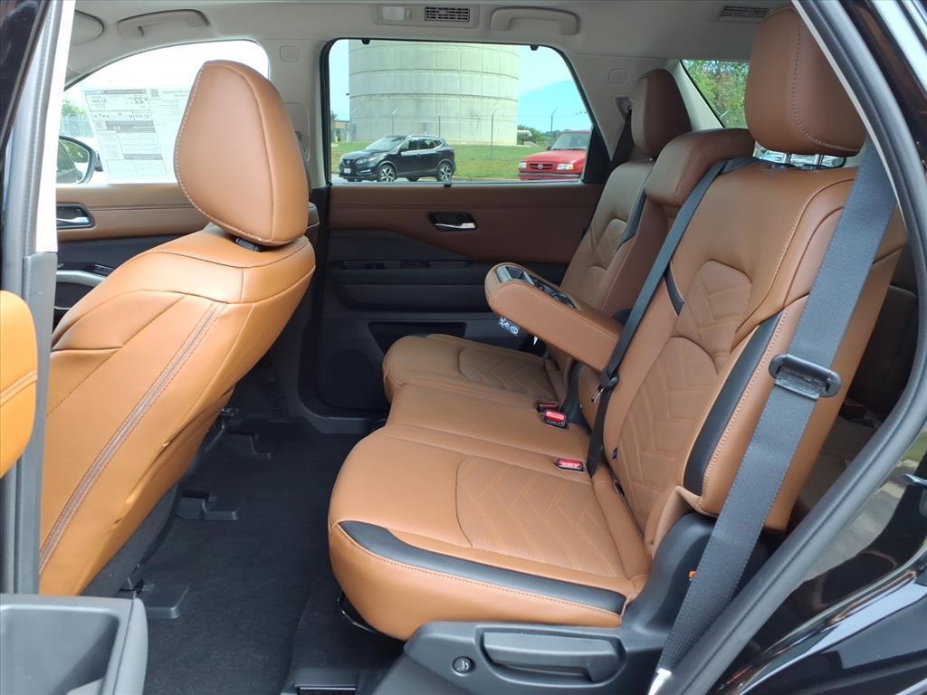 new 2025 Nissan Pathfinder car, priced at $44,622