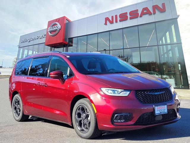 used 2021 Chrysler Pacifica Hybrid car, priced at $23,995