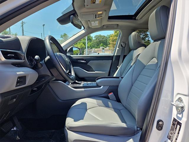 used 2022 Toyota Highlander car, priced at $37,991
