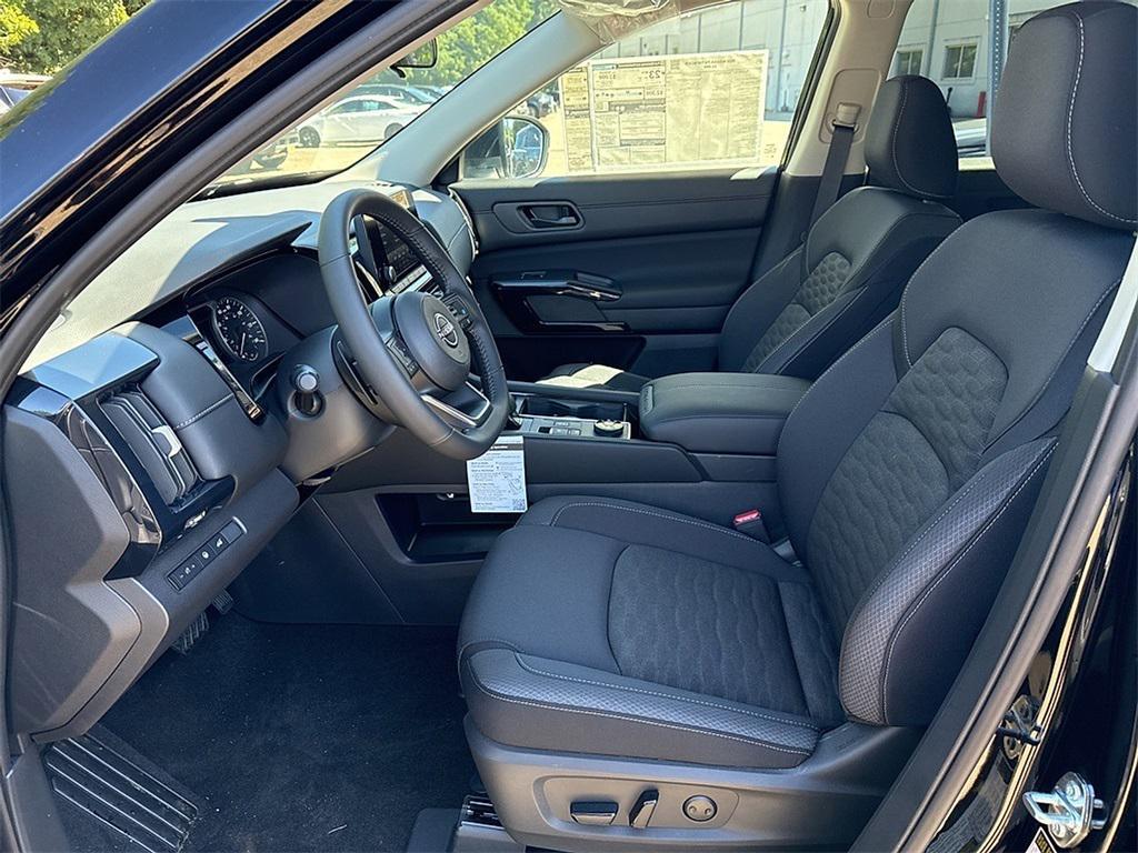 new 2025 Nissan Pathfinder car, priced at $40,651