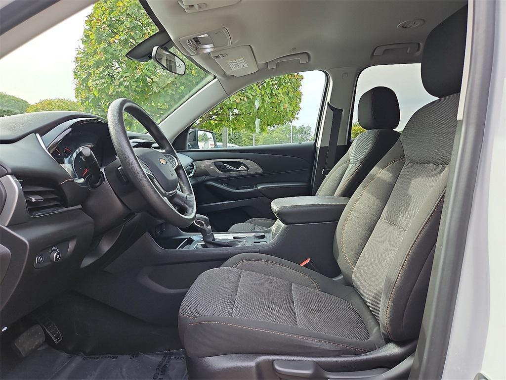 used 2021 Chevrolet Traverse car, priced at $18,000