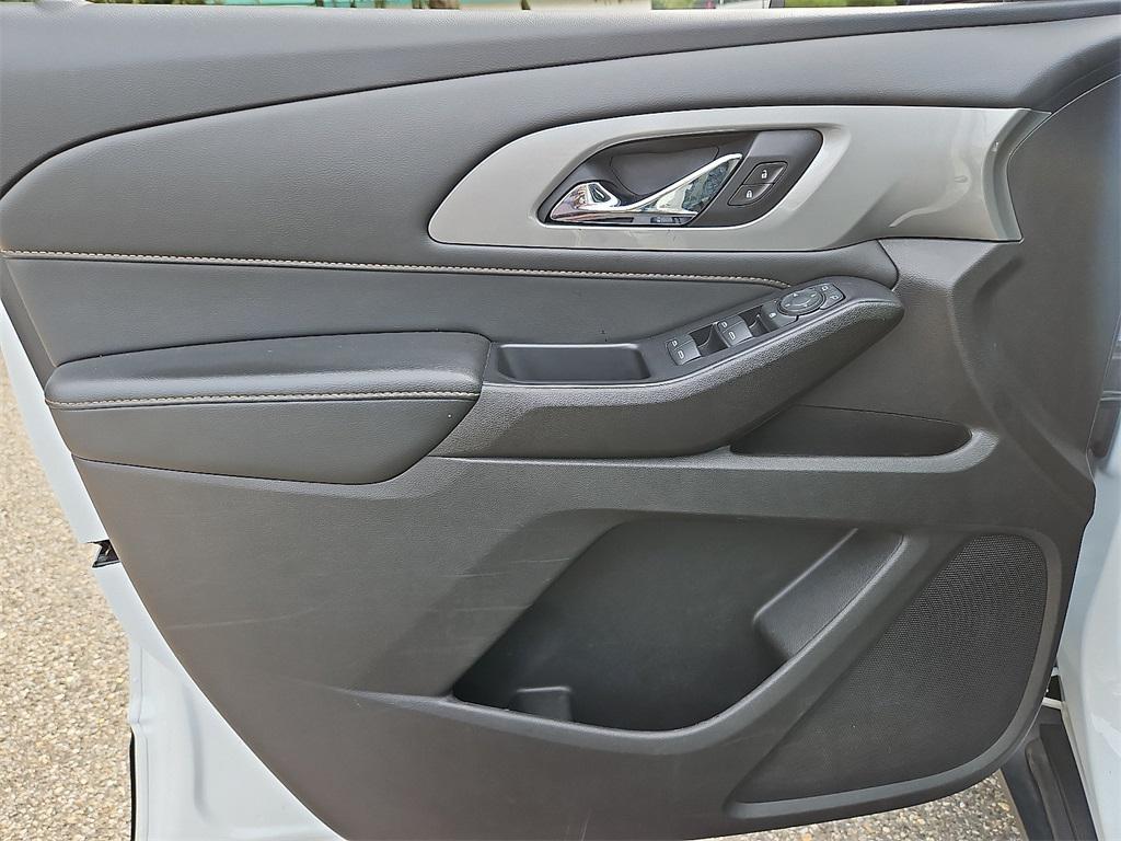 used 2021 Chevrolet Traverse car, priced at $18,000