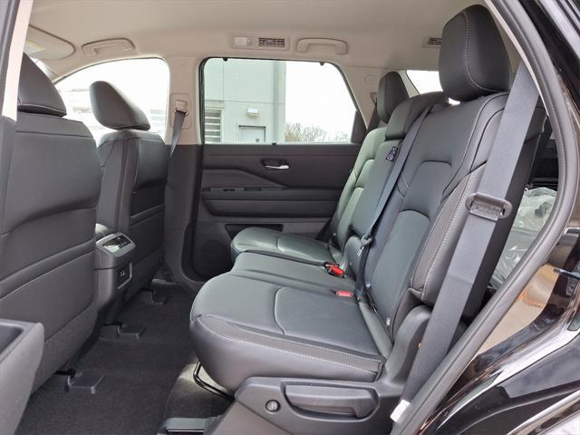 new 2025 Nissan Pathfinder car, priced at $45,667