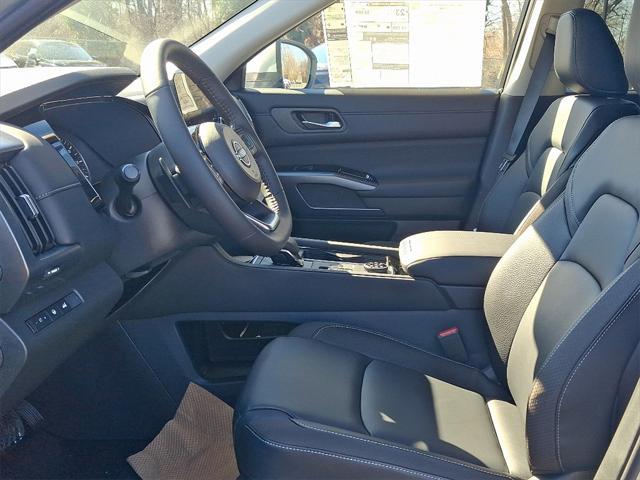 new 2025 Nissan Pathfinder car, priced at $45,692
