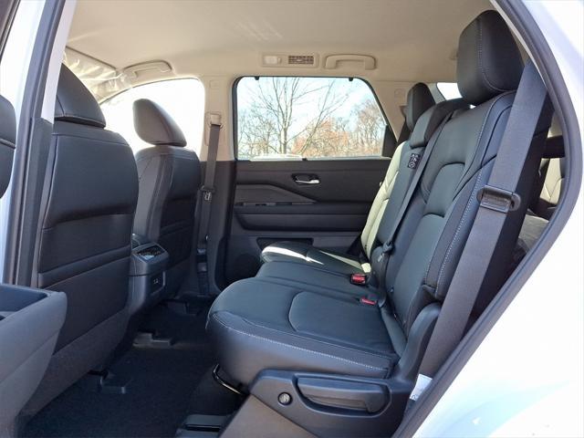 new 2025 Nissan Pathfinder car, priced at $45,697