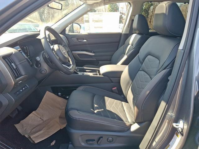 new 2025 Nissan Pathfinder car, priced at $52,013