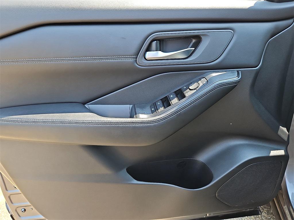 used 2024 Nissan Rogue car, priced at $27,526