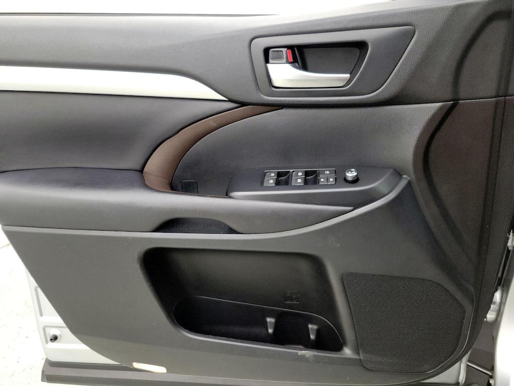 used 2019 Toyota Highlander car, priced at $27,998