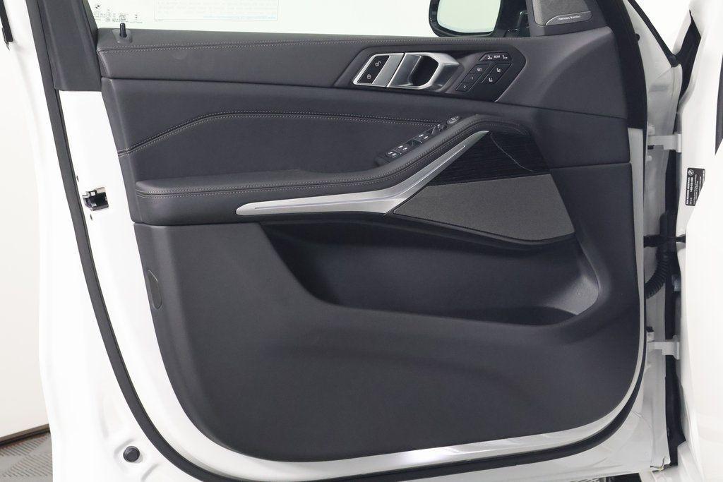 new 2026 BMW X7 car, priced at $102,515