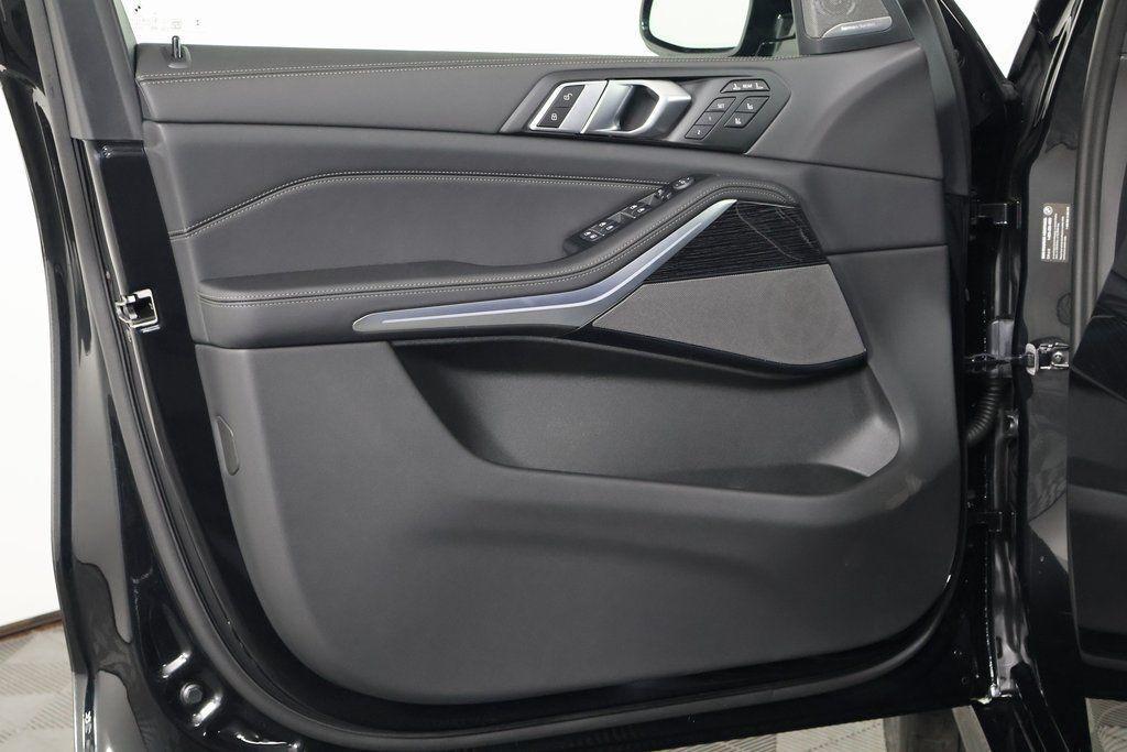 new 2026 BMW X7 car, priced at $103,115