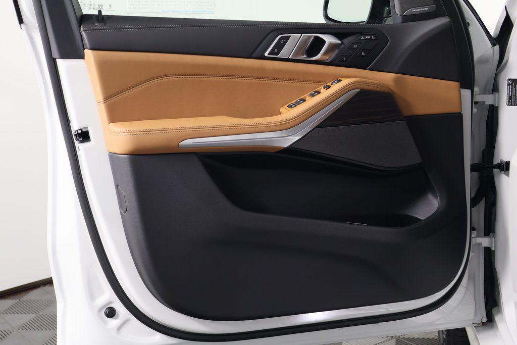 new 2026 BMW X7 car, priced at $97,665