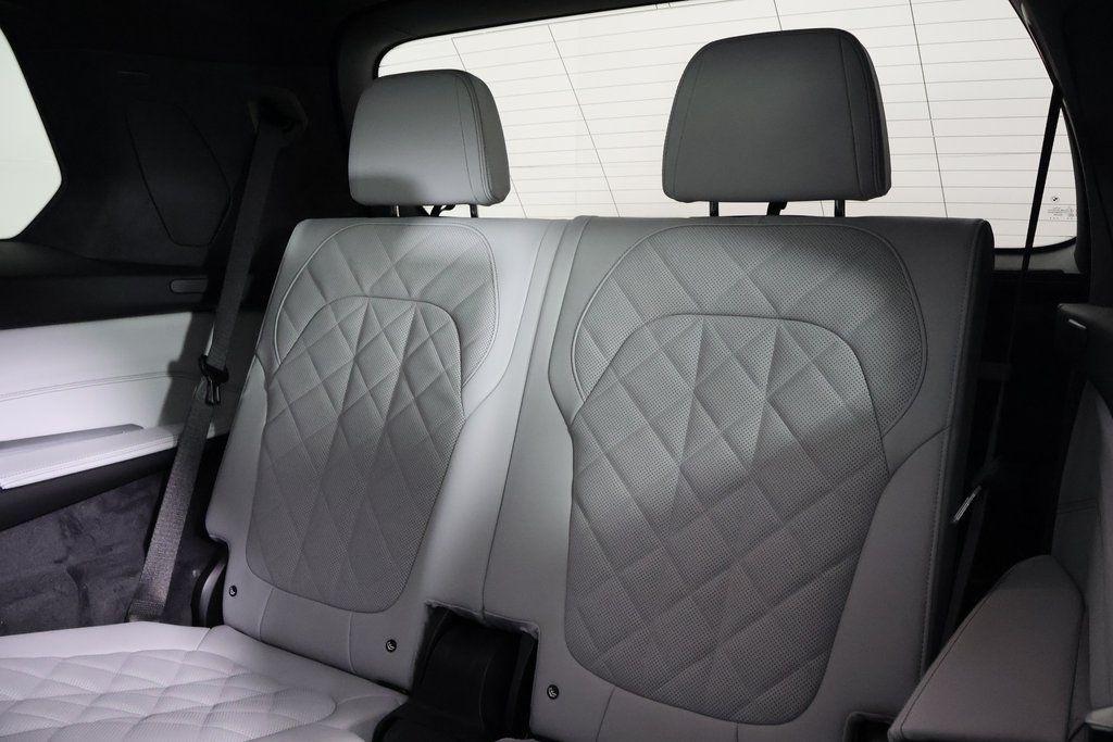 new 2026 BMW X7 car, priced at $104,215