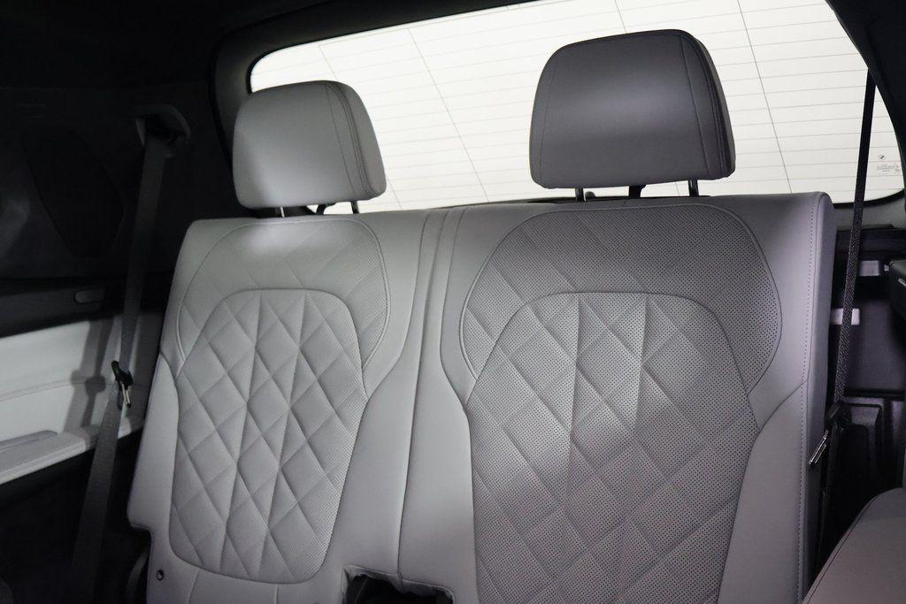 new 2026 BMW X7 car, priced at $104,215