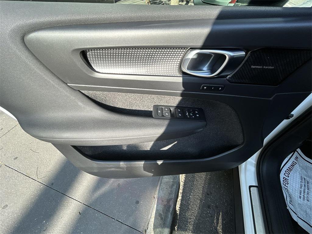 used 2022 Volvo XC40 car, priced at $32,399