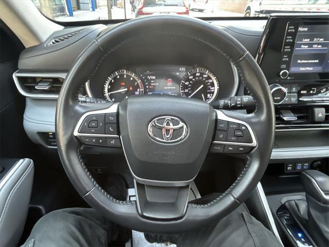 used 2022 Toyota Highlander car, priced at $35,683
