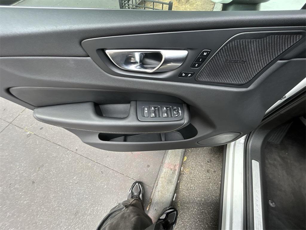 used 2021 Volvo XC60 car, priced at $29,993