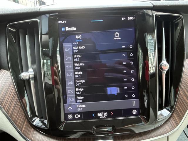 used 2022 Volvo XC60 car, priced at $32,995