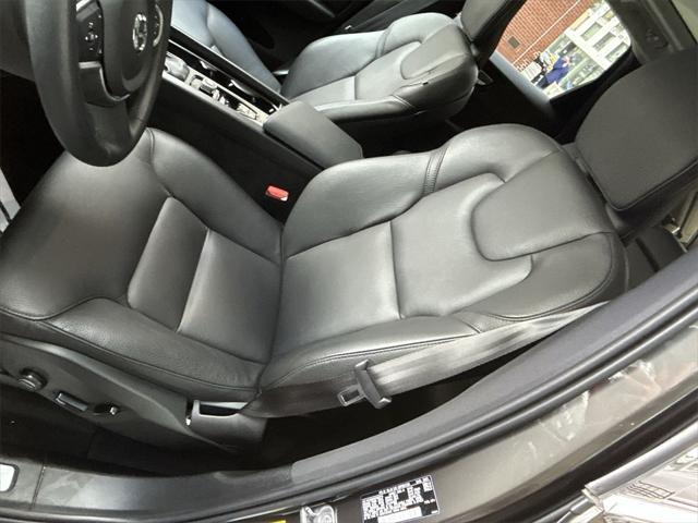 used 2021 Volvo XC60 car, priced at $32,995
