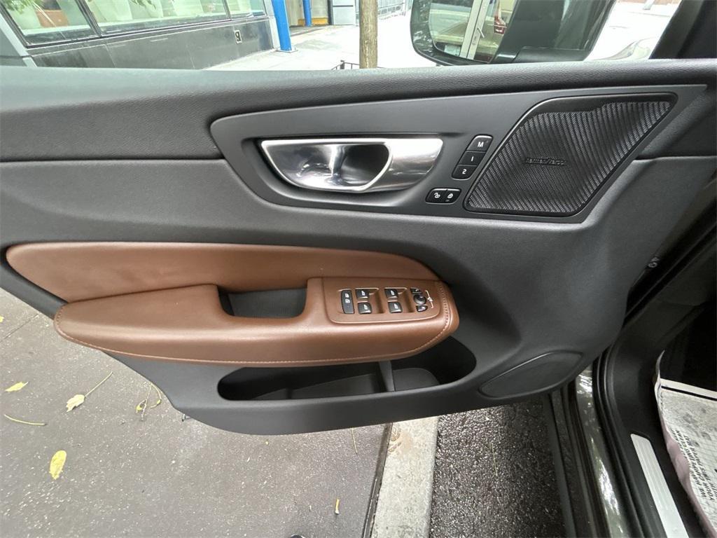 used 2021 Volvo XC60 car, priced at $32,375