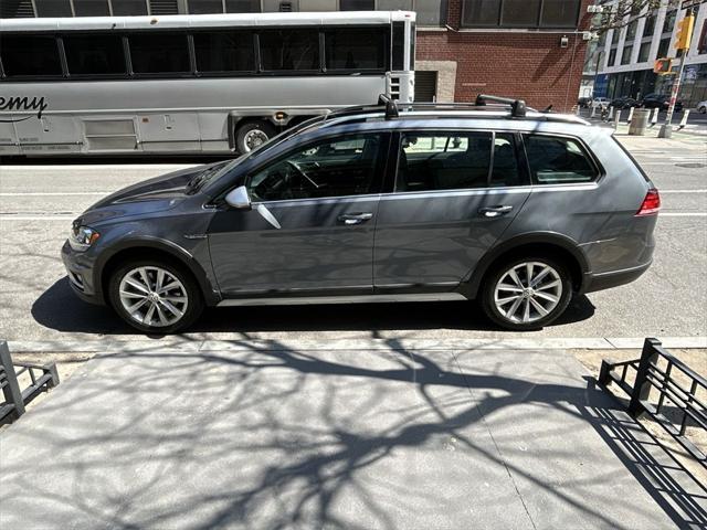 used 2019 Volkswagen Golf Alltrack car, priced at $17,470