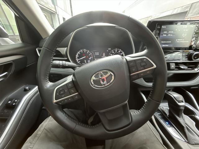 used 2022 Toyota Highlander car, priced at $37,595
