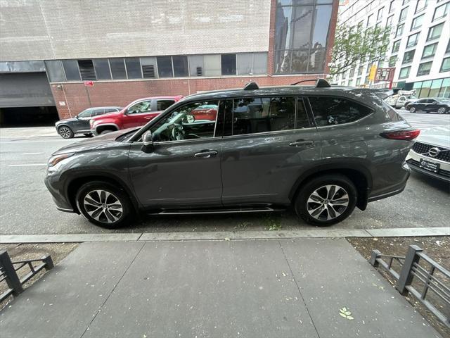 used 2022 Toyota Highlander car, priced at $37,595