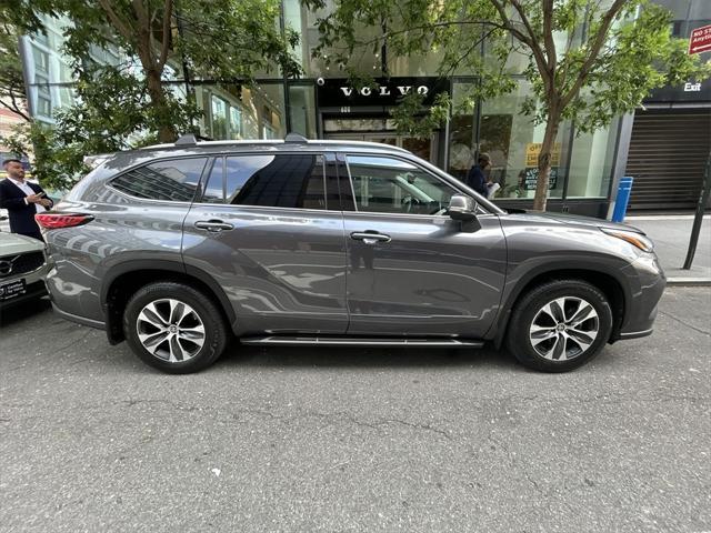 used 2022 Toyota Highlander car, priced at $37,595